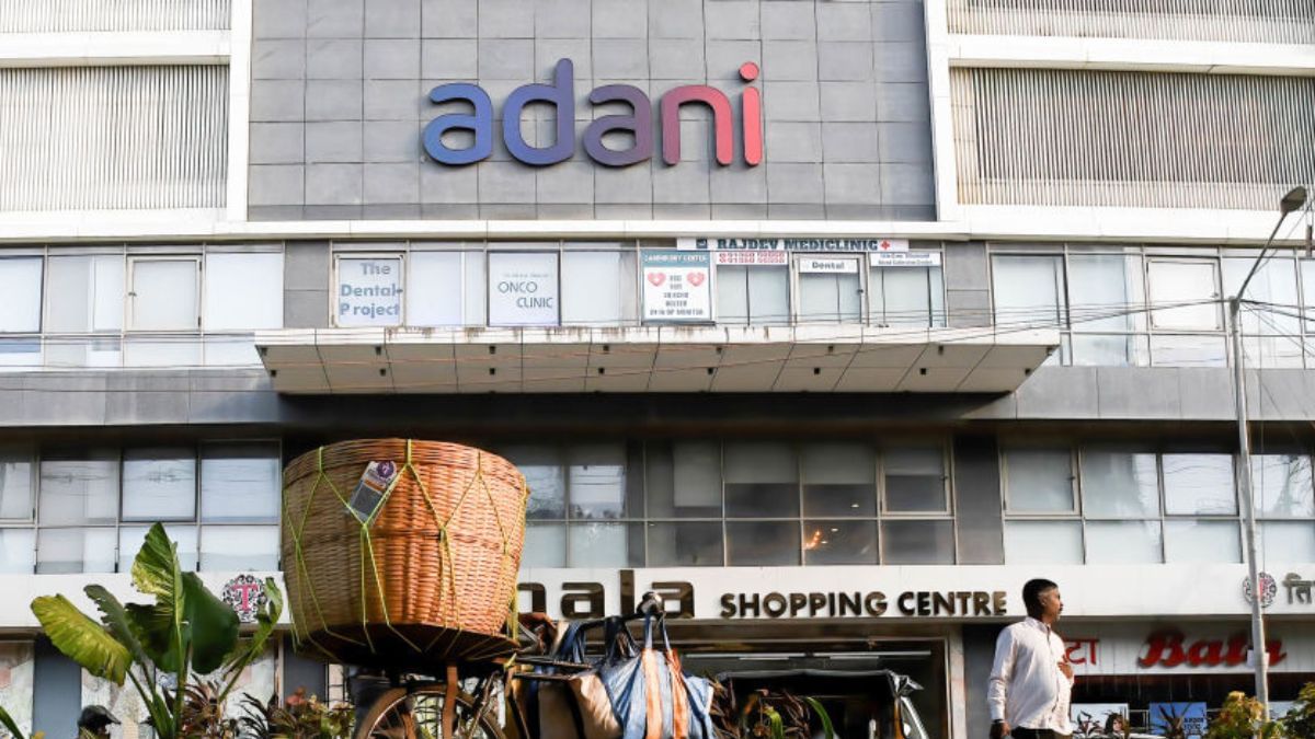 Adani Green Energy के CEO पद से हटे अमित सिंह, जानिए कौन संभालेगा नया नेतृत्व Adani Green Energy के CEO पद से हटे अमित सिंह, जानिए कौन संभालेगा नया नेतृत्व