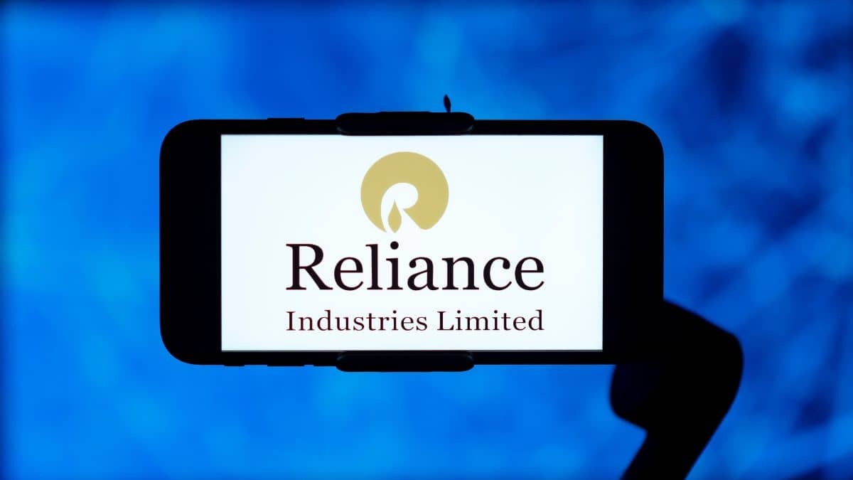Reliance Ind निवेशकों के लिए बन सकता है सोने का अंडा, 3 ब्रोकरेज हाउस ने कहा- 22% तक मिल सकता है रिटर्न Reliance Ind निवेशकों के लिए बन सकता है सोने का अंडा, 3 ब्रोकरेज हाउस ने कहा- 22% तक मिल सकता है रिटर्न