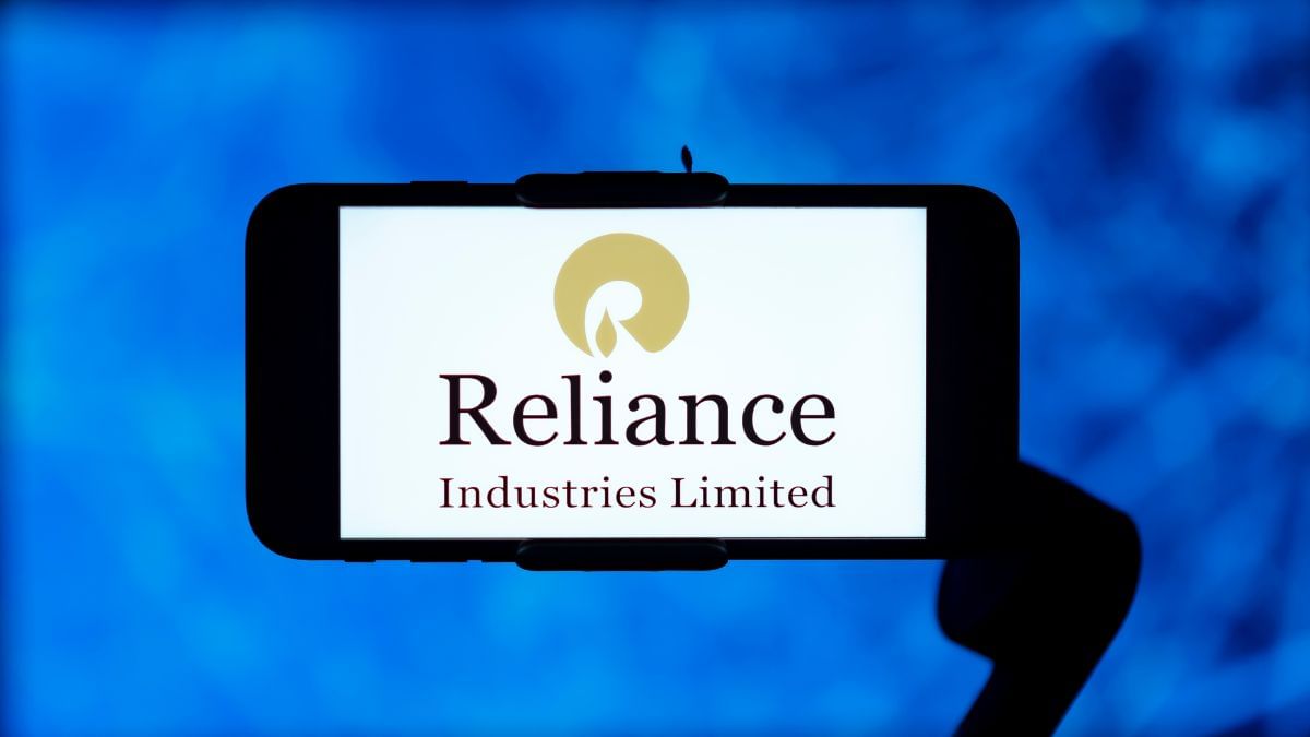 एक डील की खबर और उछल पड़े रिलायंस के शेयर, इस कंपनी में 45% हिस्सेदारी खरीदेगी कंपनी एक डील की खबर और उछल पड़े रिलायंस के शेयर, इस कंपनी में 45% हिस्सेदारी खरीदेगी कंपनी