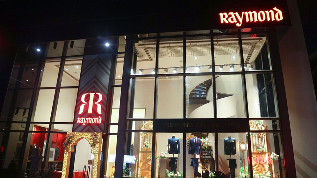 Raymond का शेयर जाएगा 3,000, इस दिग्गज ने दी Buy रेटिंग, बोला-कंपनी की कुंडली मजबूत Raymond का शेयर जाएगा 3,000, इस दिग्गज ने दी Buy रेटिंग, बोला-कंपनी की कुंडली मजबूत