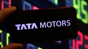 Tata Motors को UK से मिली गुड न्यूज! पटरी पर लौटा JLR प्रोडक्शन, फेज रीस्टार्ट शुरू; स्टॉक पर रखें नजर