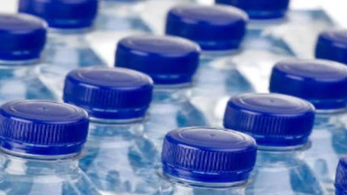 बोतल बंद पानी स्वास्थ्य को पहुंचा रहा नुकसान! FSSAI ने हाई रिस्क कटैगरी में डाला बोतल बंद पानी स्वास्थ्य को पहुंचा रहा नुकसान! FSSAI ने हाई रिस्क कटैगरी में डाला