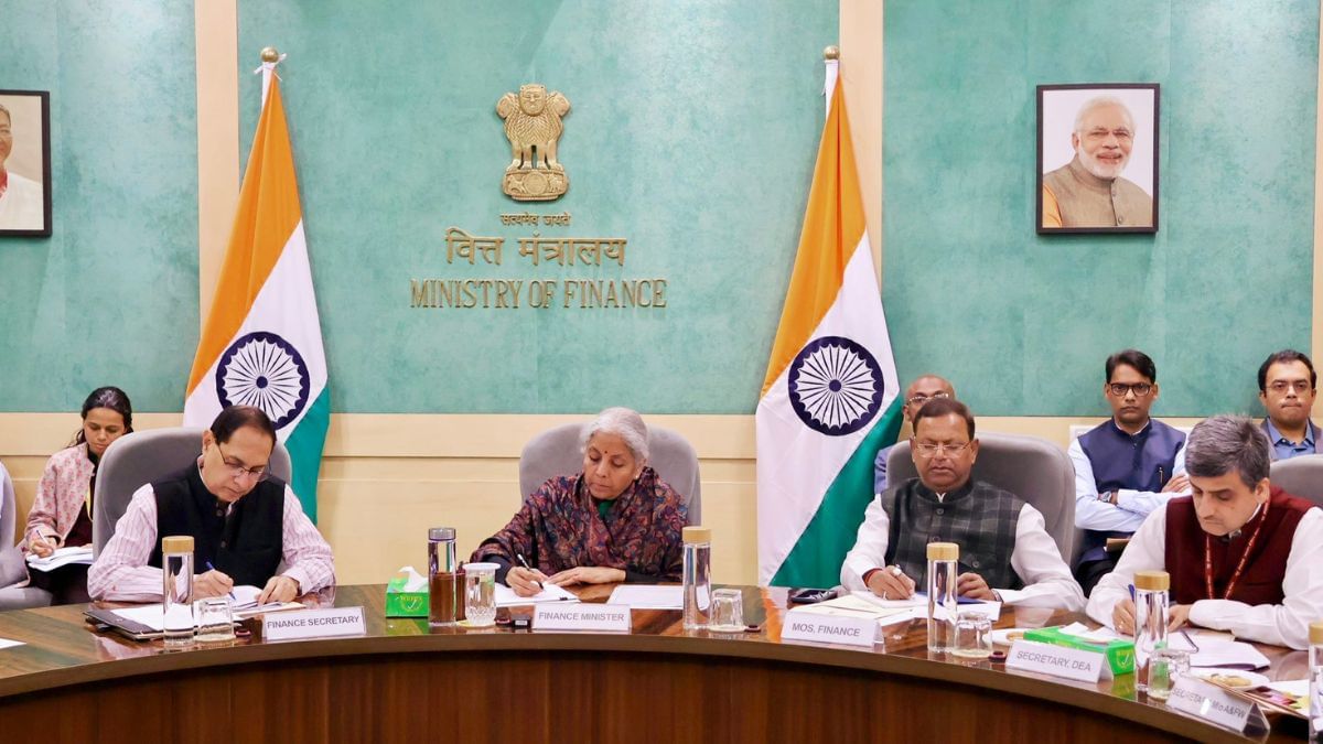 Budget 2025: नए साल में घटेगी पेट्रोल-डीजल की कीमत और बढ़ेगी MGNREGA मजदूरी? CII ने सरकार को दिया सुझाव Budget 2025: नए साल में घटेगी पेट्रोल-डीजल की कीमत और बढ़ेगी MGNREGA मजदूरी? CII ने सरकार को दिया सुझाव