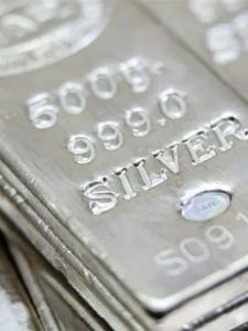 चांदी की चमक से कमाई का मौका, जानें सिल्वर ETF में निवेश का सही समय