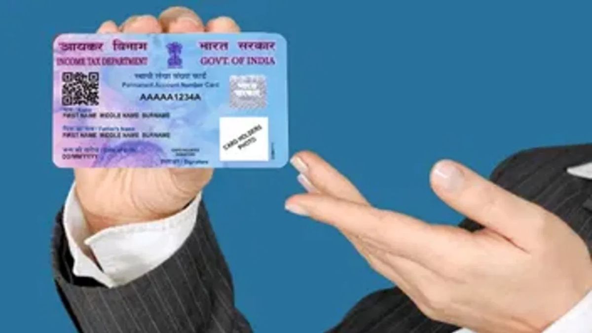 Pan Card खोने पर न लें टेंशन, इस तरह बनवाएं डुप्लीकेट कार्ड Pan Card खोने पर न लें टेंशन, इस तरह बनवाएं डुप्लीकेट कार्ड