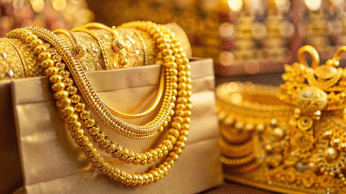 Gold Price Today: फिर घटे सोने के दाम, चांदी ने लगाई छलांग, ये रही ताजी कीमत