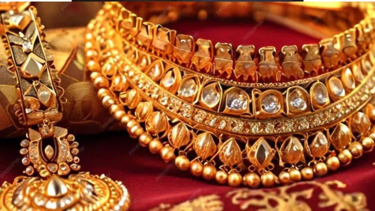 इस साल सोने ने 27 फीसदी दिया रिटर्न, जानें 2025 में कैसा रहेगा गोल्ड मार्केट इस साल सोने ने 27 फीसदी दिया रिटर्न, जानें 2025 में कैसा रहेगा गोल्ड मार्केट