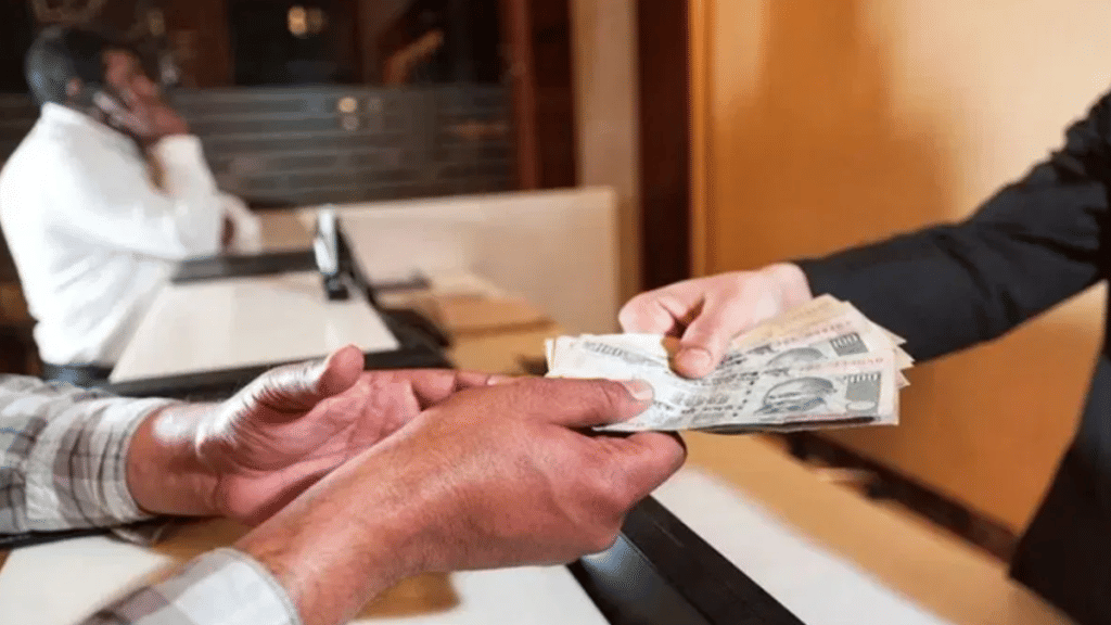 EPF में निवेश का जादू! सिर्फ 16,000 रुपये की सैलरी से कैसे बनाएं 1.5 करोड़ का फंड