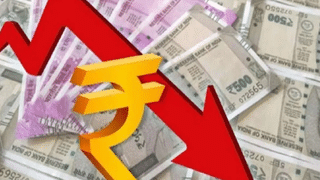 Rupee vs Dollar: टैरिफ टेंशन से ऑल टाइम लो पर रुपया, 61 पैसे की कमजोरी के साथ 88.19 पर बंद