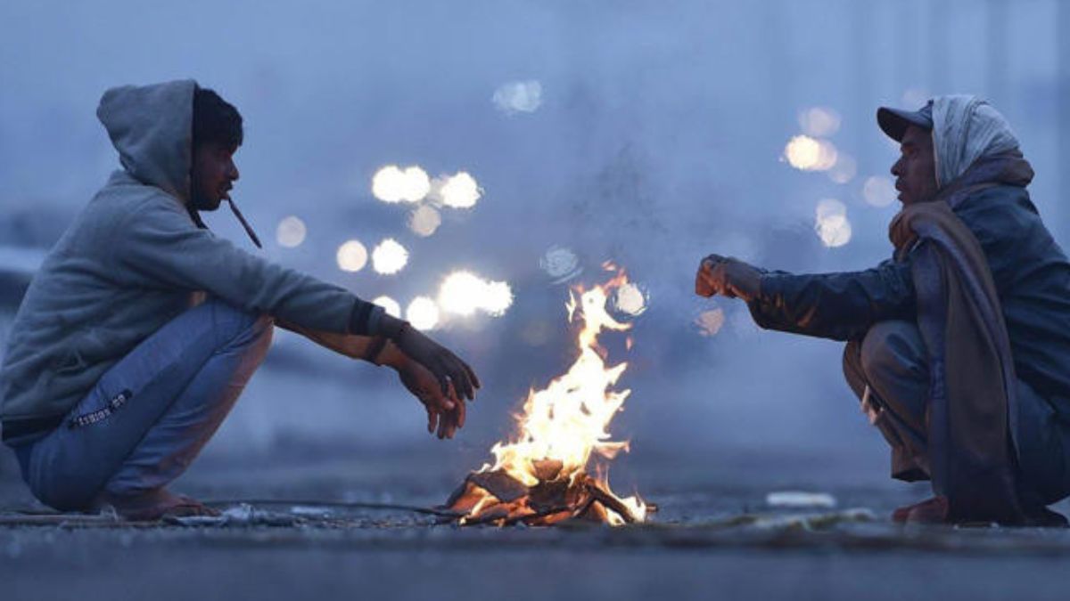 Weather Updates: अभी जारी रहेगा ठंड का सितम, कल इन राज्यों में हो सकती है बारिश Weather Updates: अभी जारी रहेगा ठंड का सितम, कल इन राज्यों में हो सकती है बारिश