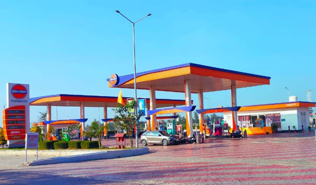 बिना जमीन और ज्यादा निवेश के भी खोल सकते हैं सरकारी पेट्रोल पंप, जानें कैसे काम करता है Coco मॉडल बिना जमीन और ज्यादा निवेश के भी खोल सकते हैं सरकारी पेट्रोल पंप, जानें कैसे काम करता है Coco मॉडल