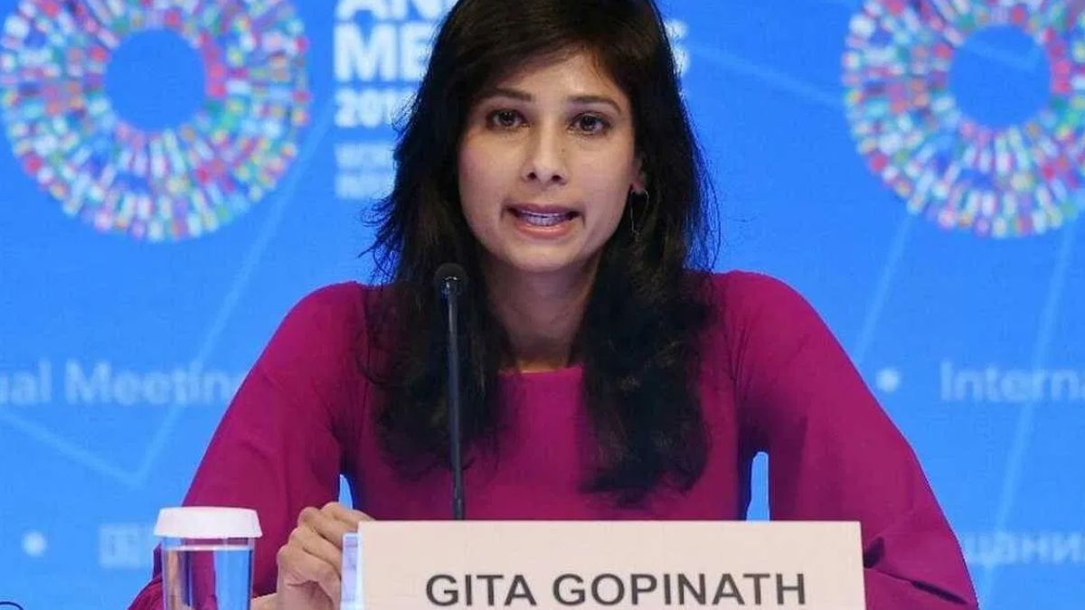गीता गोपीनाथ ने भारत को टैरिफ में कटौती का दिया सुझाव, अमेरिका को लेकर कही ये बात गीता गोपीनाथ ने भारत को टैरिफ में कटौती का दिया सुझाव, अमेरिका को लेकर कही ये बात