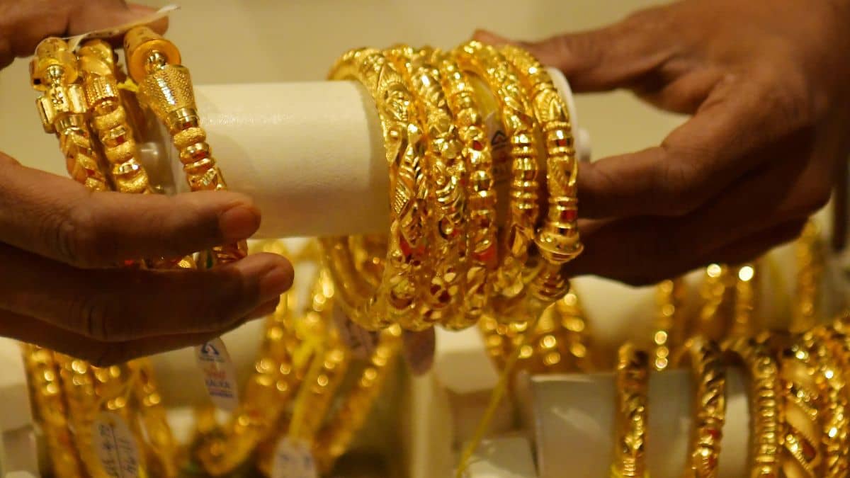 Gold Rate Today: फिर सातवें आसमान पर सोना, आज बनाया भाव का नया रिकॉर्ड Gold Rate Today: फिर सातवें आसमान पर सोना, आज बनाया भाव का नया रिकॉर्ड