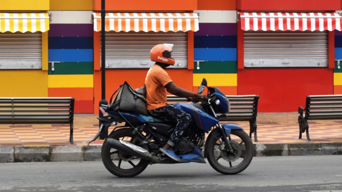 15 मिनट में घर पहुंचेगा खाना! Swiggy लेकर आया SNACC एप्लीकेशन, Zomato को मिलेगी टक्कर? 15 मिनट में घर पहुंचेगा खाना! Swiggy लेकर आया SNACC एप्लीकेशन, Zomato को मिलेगी टक्कर?