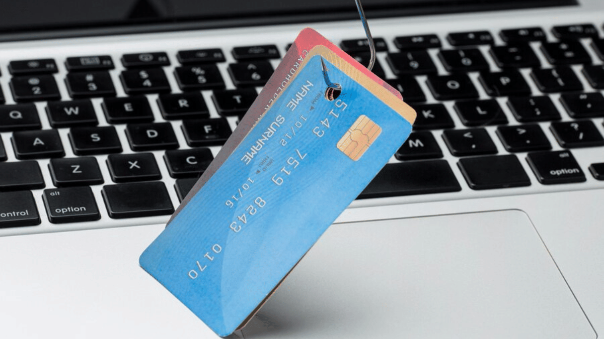 क्रेडिट कार्ड फ्रॉड पर आप नहीं बैंक होगा जिम्मेदार, अगर तीन दिन में कर लेंगे ये काम क्रेडिट कार्ड फ्रॉड पर आप नहीं बैंक होगा जिम्मेदार, अगर तीन दिन में कर लेंगे ये काम