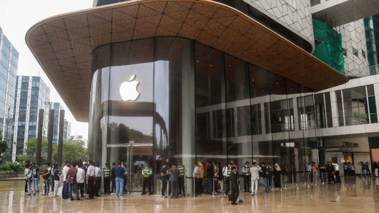 iPhone की बढ़ती बिक्री से चमक सकते हैं ये 2 शेयर, Apple से है कारोबारी कनेक्शन; रखें नजर