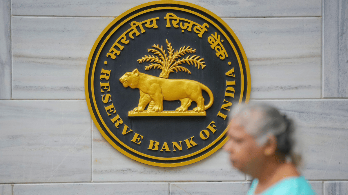 RBI ने इस बैंक पर लगाया प्रतिबंध, कहीं आपका भी तो नहीं है इसमें खाता RBI ने इस बैंक पर लगाया प्रतिबंध, कहीं आपका भी तो नहीं है इसमें खाता