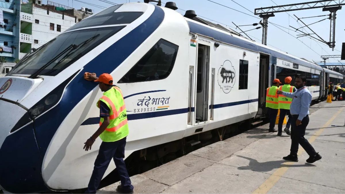 सरकार ने लाखों कर्मचारियों को दी खुशखबरी, अब LTC के तहत तेजस सहित इन ट्रेनों में भी कर सकेंगे सफर सरकार ने लाखों कर्मचारियों को दी खुशखबरी, अब LTC के तहत तेजस सहित इन ट्रेनों में भी कर सकेंगे सफर