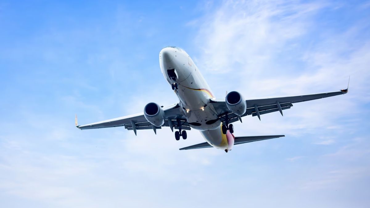 Air Travel: हवाई सफर होगा महंगा, दिल्ली एयरपोर्ट पर बढ़ने वाली है फीस Air Travel: हवाई सफर होगा महंगा, दिल्ली एयरपोर्ट पर बढ़ने वाली है फीस