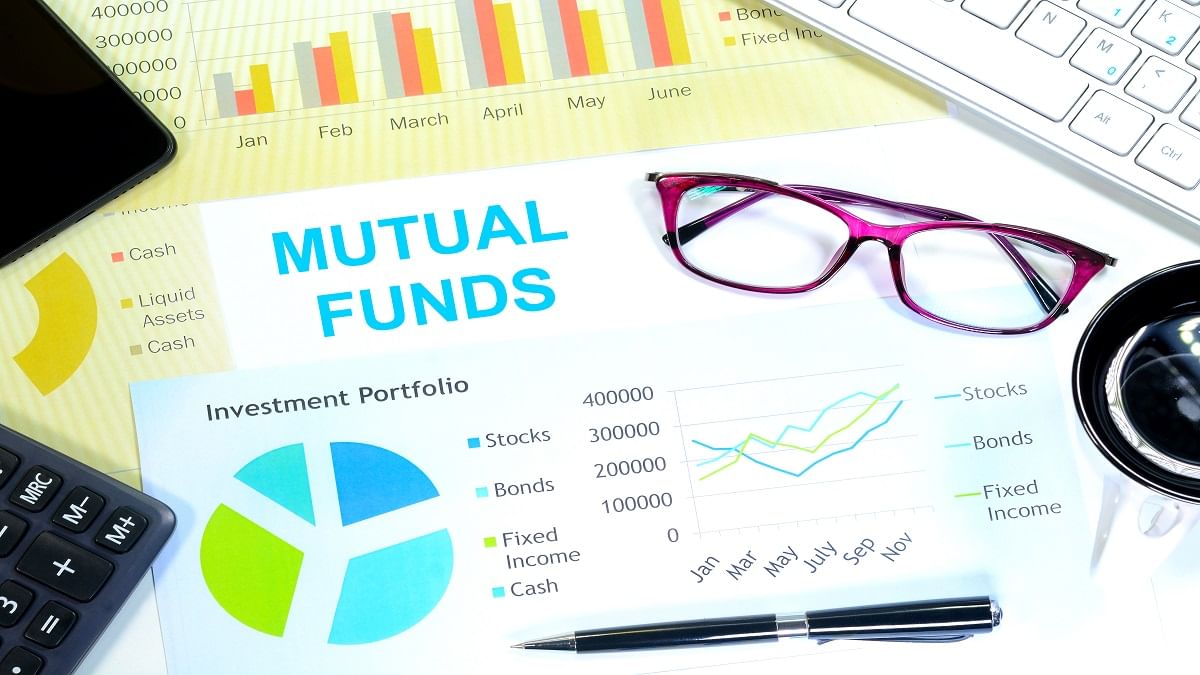 Mutual Fund निवेशक गिरते बाजार से न हों पैनिक, इन 3 तरीकों से बनाएं पैसे