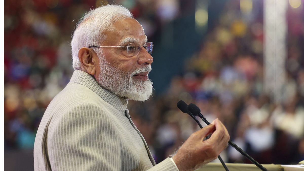 टेक्सटाइल सेक्टर में आएगा बूम, साल 2030 से पहले 9 लाख करोड़ रुपये का होगा सलाना निर्यात: PM मोदी टेक्सटाइल सेक्टर में आएगा बूम, साल 2030 से पहले 9 लाख करोड़ रुपये का होगा सलाना निर्यात: PM मोदी