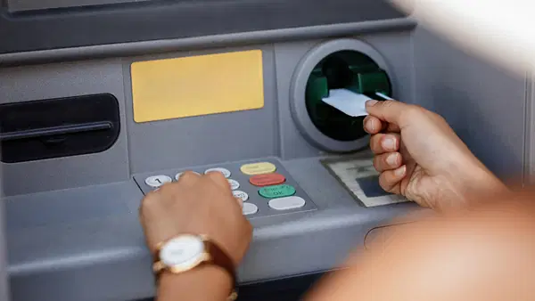 1 अप्रैल से बदल जाएंगे ATM विड्रॉल के नियम, HDFC PNB और Bandhan Bank ने किया बड़ा बदलाव 1 अप्रैल से बदल जाएंगे ATM विड्रॉल के नियम, HDFC PNB और Bandhan Bank ने किया बड़ा बदलाव