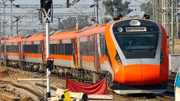 वंदे भारत स्लीपर ट्रेन पर बड़ा अपडेट, संसद में रेल मंत्री ने दी जानकारी, तकनीक, सुरक्षा और सुविधा पर है फोकस वंदे भारत स्लीपर ट्रेन पर बड़ा अपडेट, संसद में रेल मंत्री ने दी जानकारी, तकनीक, सुरक्षा और सुविधा पर है फोकस
