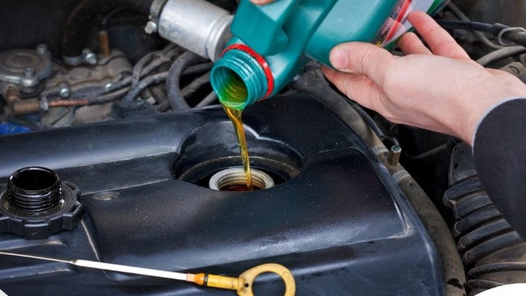 इंजन की लाइफ बढ़ानी है? ठंड में ऑयल बदलते समय यह स्टेप बिल्कुल भी न भूलें, नहीं तो हो सकता है बड़ा नुकसान