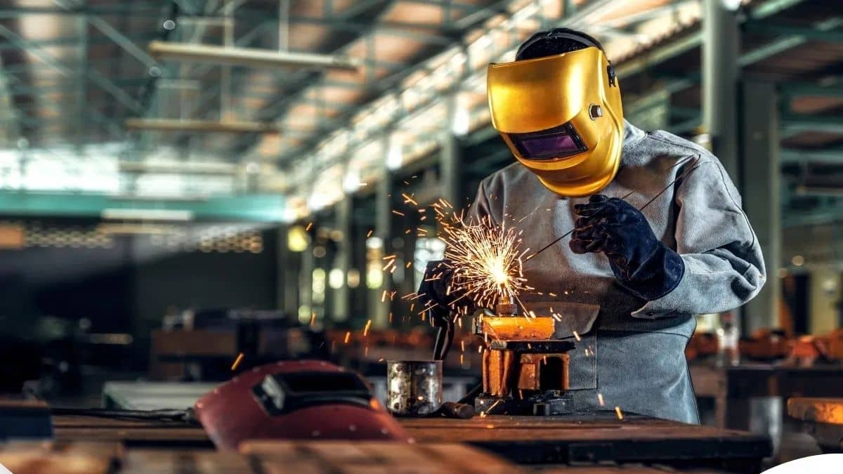 जनवरी में इंडस्ट्रियल प्रोडक्शन ग्रोथ 3 महीने के निचले स्तर पर, जानें क्या संकेत दे रहे आंकड़े? जनवरी में इंडस्ट्रियल प्रोडक्शन ग्रोथ 3 महीने के निचले स्तर पर, जानें क्या संकेत दे रहे आंकड़े?