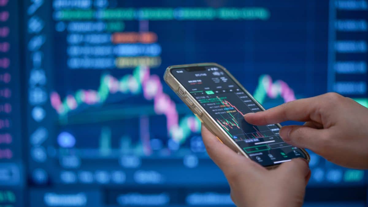 टेक्सटाइल शेयरों में भारी गिरावट, जानें क्यों लहूलुहान हुआ सेक्टर, एक ऑर्डर से सारे दिग्गज लुढ़के टेक्सटाइल शेयरों में भारी गिरावट, जानें क्यों लहूलुहान हुआ सेक्टर, एक ऑर्डर से सारे दिग्गज लुढ़के