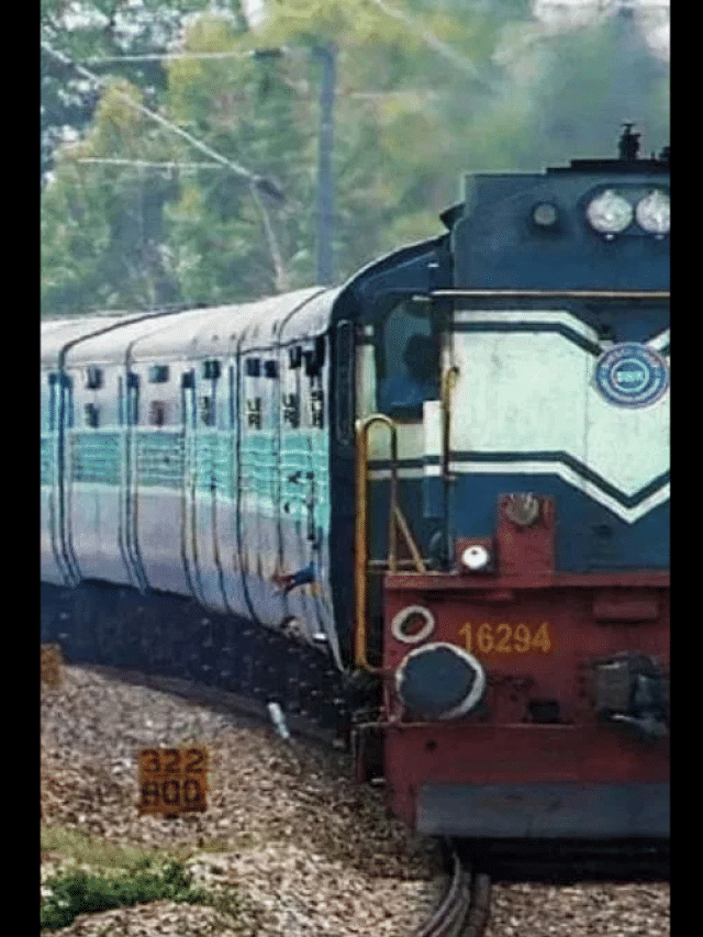 ट्रेन में बुक करना हो पूरा कोच तो यहां जान लें नियम