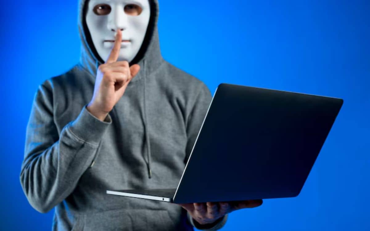 SBI के नाम पर आ गया Deepfake, बड़े अधिकारी और सेलिब्रिटी का यूज, ऐसे हो रही है ठगी SBI के नाम पर आ गया Deepfake, बड़े अधिकारी और सेलिब्रिटी का यूज, ऐसे हो रही है ठगी