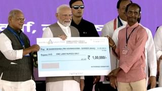 क्या वाकई मोदी सरकार दे रही है 10,000 रुपये कमाने का मौका? जानें- ATM के बाहर लगी लंबी लाइन के पीछे की कहानी