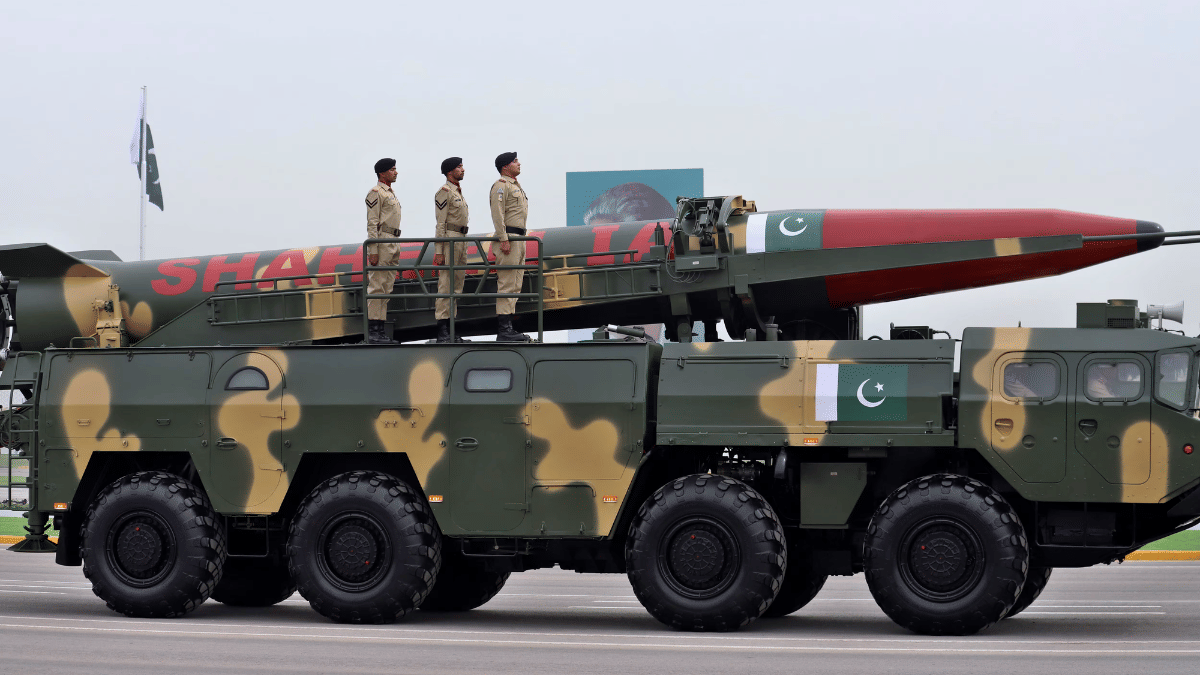 ऑपरेशन सिंदूर से डरा पाकिस्तान, खजाना खाली फिर भी बढ़ाएगा डिफेंस बजट; भुगतेंगे पाकिस्तानी ऑपरेशन सिंदूर से डरा पाकिस्तान, खजाना खाली फिर भी बढ़ाएगा डिफेंस बजट; भुगतेंगे पाकिस्तानी