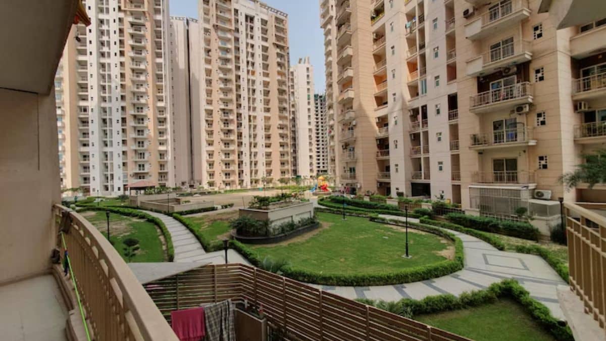 प्रॉपर्टी खरीदने से पहले चेक कर लें ये चीजें, बचा लेंगे लाखों रुपये, RERA की साइट पर ऐसे पकड़ें प्रॉपर्टी फ्रॉड प्रॉपर्टी खरीदने से पहले चेक कर लें ये चीजें, बचा लेंगे लाखों रुपये, RERA की साइट पर ऐसे पकड़ें प्रॉपर्टी फ्रॉड