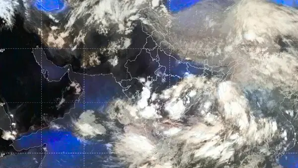 Weather Update: मानसून की जद में आधा भारत, 75 वर्ष का रिकॉर्ड टूटा, दिल्ली के लिए अलर्ट जारी Weather Update: मानसून की जद में आधा भारत, 75 वर्ष का रिकॉर्ड टूटा, दिल्ली के लिए अलर्ट जारी