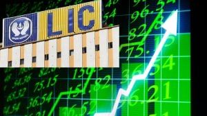 IPO के बाद LIC की बड़ी छलांग! 18 महीने पहले ही शेयरहोल्डर्स फंड ने पार किया 1.26 लाख करोड़ का आंकड़ा IPO के बाद LIC की बड़ी छलांग! 18 महीने पहले ही शेयरहोल्डर्स फंड ने पार किया 1.26 लाख करोड़ का आंकड़ा