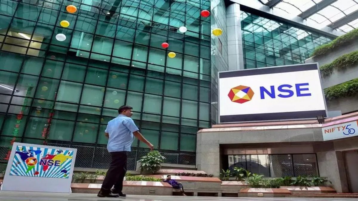 लाल निशान में खुला बाजार, सेंसेक्स 200 अंक गिरा, निफ्टी 25,000 के नीचे, ITC में बिकवाली, IT स्टॉक्स उछले लाल निशान में खुला बाजार, सेंसेक्स 200 अंक गिरा, निफ्टी 25,000 के नीचे, ITC में बिकवाली, IT स्टॉक्स उछले