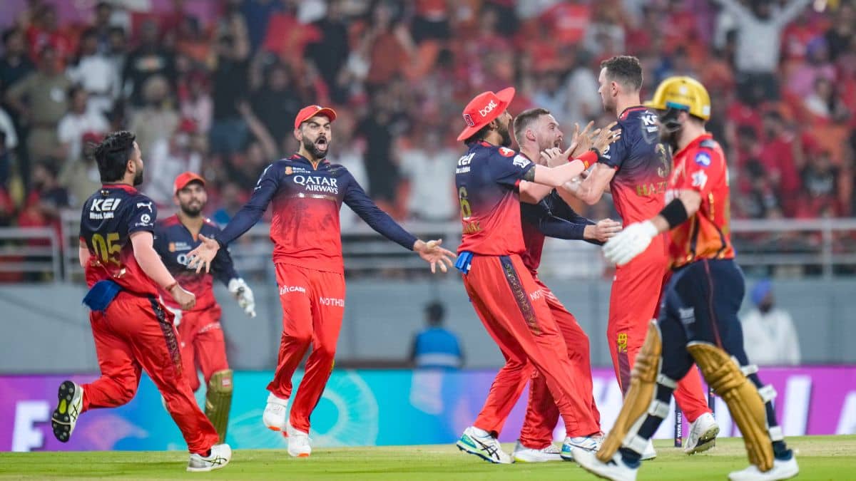 RCB की रेस में नया ट्विस्ट! अचानक बिड़ला-ब्लिट्जर ने मारी एंट्री, अब करोड़ों की इस डील में कौन मारेगा बाजी? RCB की रेस में नया ट्विस्ट! अचानक बिड़ला-ब्लिट्जर ने मारी एंट्री, अब करोड़ों की इस डील में कौन मारेगा बाजी?