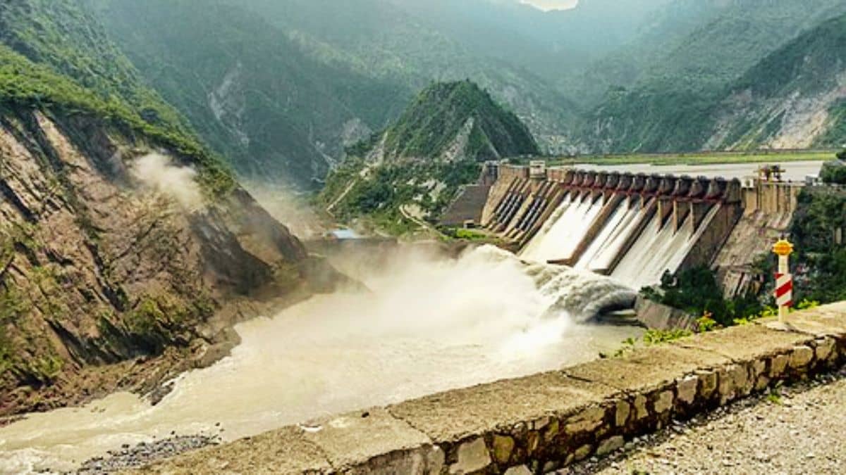 अब पानी के लिए तिल-तिल तरसेगा पाकिस्तान, सलाल और बगलिहार डैम पर भारत की इस कार्रवाई से नींद होगी हराम अब पानी के लिए तिल-तिल तरसेगा पाकिस्तान, सलाल और बगलिहार डैम पर भारत की इस कार्रवाई से नींद होगी हराम