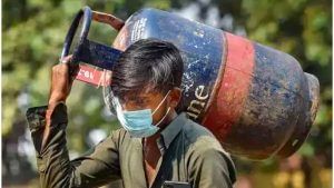 पहली तारीख को मिली गुड न्यूज, 17 रुपये सस्ता हुआ कमर्शियल सिलेंडर, दिल्ली से मुंबई तक के चेक करें रेट पहली तारीख को मिली गुड न्यूज, 17 रुपये सस्ता हुआ कमर्शियल सिलेंडर, दिल्ली से मुंबई तक के चेक करें रेट
