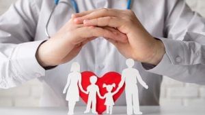 Zero GST से हेल्थ इंश्योरेंस मार्केट में उछाल! कवरेज डिमांड 38 फीसदी बढ़ी; लोग ले रहे ₹25 लाख तक के प्लान Zero GST से हेल्थ इंश्योरेंस मार्केट में उछाल! कवरेज डिमांड 38 फीसदी बढ़ी; लोग ले रहे ₹25 लाख तक के प्लान