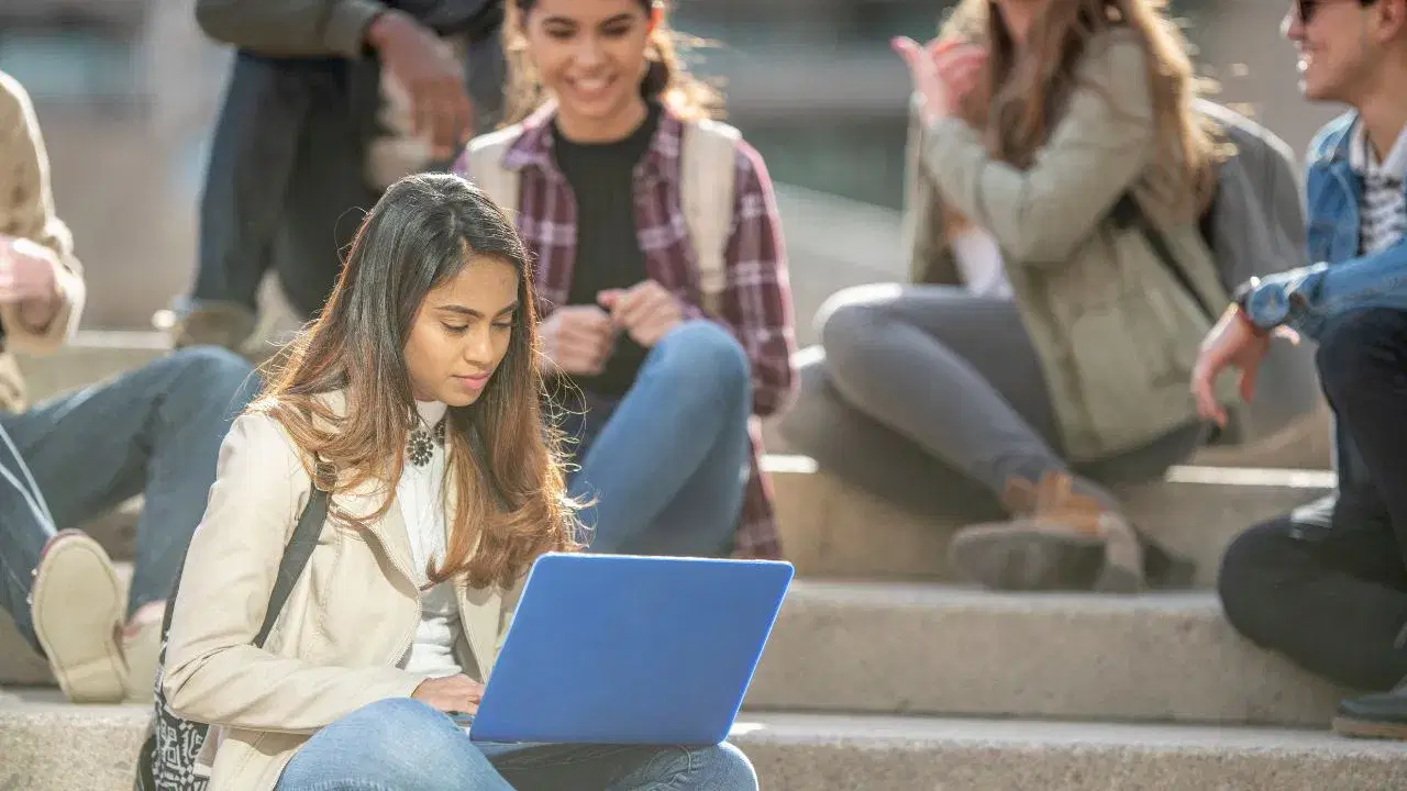 हार्वर्ड यूनिवर्सिटी में कैसे होता है एडमिशन, कितनी है फीस, जानें ट्रंप का फैसला कैसे बिगाड़ेगा फ्यूचर हार्वर्ड यूनिवर्सिटी में कैसे होता है एडमिशन, कितनी है फीस, जानें ट्रंप का फैसला कैसे बिगाड़ेगा फ्यूचर