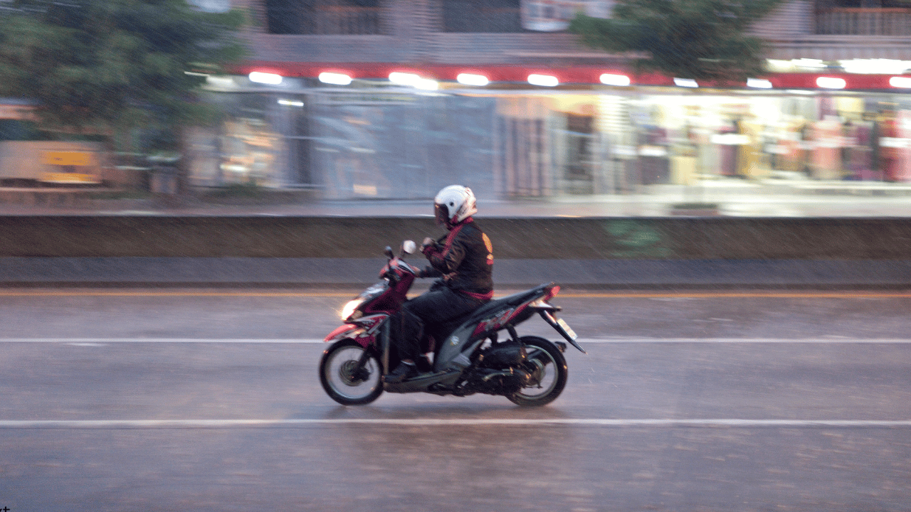 रिजर्व में गाड़ी चलाने का खतरा, जानिए क्या होता है जब पेट्रोल कम होने के बाद भी करते हैं राइड