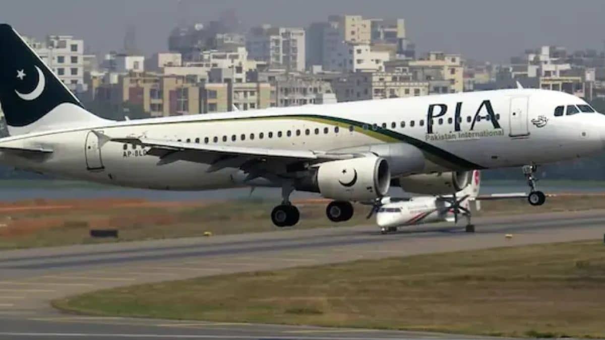 भारत के एक्शन से थर्राया पाकिस्तान, नहीं उड़ेंगी कॉमर्शियल फ्लाइट्स, लाहौर और इस्लामाबाद एयरपोर्ट बंद भारत के एक्शन से थर्राया पाकिस्तान, नहीं उड़ेंगी कॉमर्शियल फ्लाइट्स, लाहौर और इस्लामाबाद एयरपोर्ट बंद