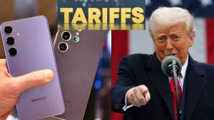Apple के बाद अब सैमसंग पर गिरेगी टैरिफ की गाज, 40 फीसदी तक महंगे हो सकते हैं गैलेक्सी स्मार्टफोन्स Apple के बाद अब सैमसंग पर गिरेगी टैरिफ की गाज, 40 फीसदी तक महंगे हो सकते हैं गैलेक्सी स्मार्टफोन्स