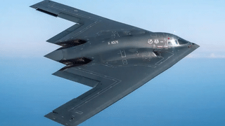 कितनी माइलेज और ताकत से अटैक करता है अमेरिका का B-2 Bomber, जानें क्यों है खास