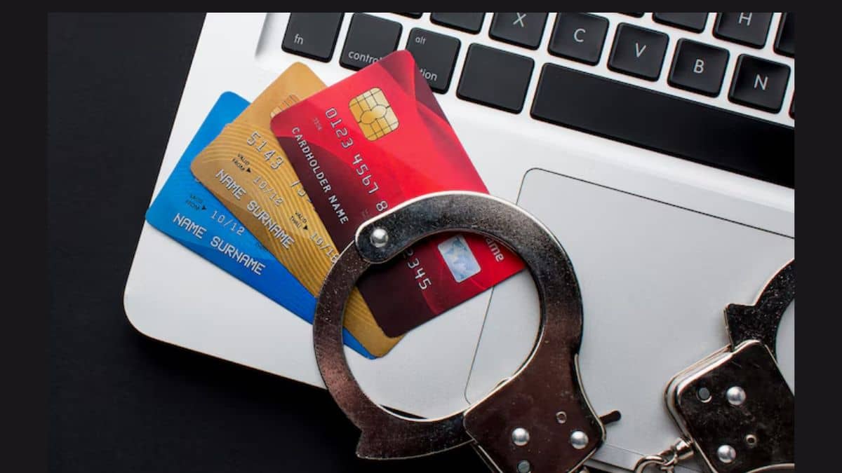 नकली जज,फर्जी कोर्ट दिखाकर फ्रॉड; जयपुर में साइबर ठगों ने लूटे 23 लाख, लेकिन अपराधी ने कर दी ये गलती नकली जज,फर्जी कोर्ट दिखाकर फ्रॉड; जयपुर में साइबर ठगों ने लूटे 23 लाख, लेकिन अपराधी ने कर दी ये गलती