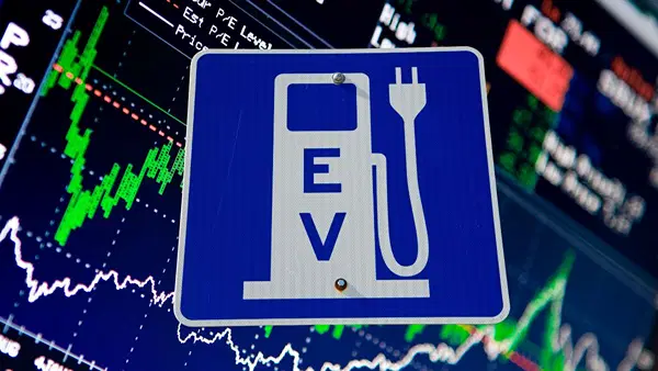 गिरते बाजार में EV स्टॉक्स में तेजी; एक खबर के भागे शेयर, Ather Energy, JBM Auto में आई रैली गिरते बाजार में EV स्टॉक्स में तेजी; एक खबर के भागे शेयर, Ather Energy, JBM Auto में आई रैली
