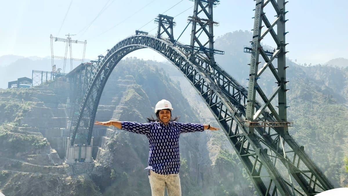 चेनाब ब्रिज को इस महिला प्रोफेसर ने दिए 17 साल, फिर तैयार हुआ इंजीनियरिंग का चमत्कार… ऐसे बना दुनिया का सबसे ऊंचा रेलवे पुल चेनाब ब्रिज को इस महिला प्रोफेसर ने दिए 17 साल, फिर तैयार हुआ इंजीनियरिंग का चमत्कार… ऐसे बना दुनिया का सबसे ऊंचा रेलवे पुल